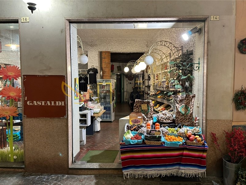 Capannone in Affitto a Novara, 2'300€, 2 m²