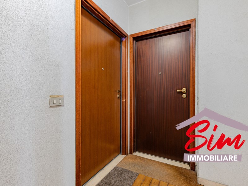 Trilocale in Vendita a Novara, zona Cittadella, 136'000&euro;, 110 m², con Box