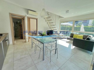 Casa Semi Indipendente in Affitto a Cervia, zona Milano Marittima, 2'200€, 90 m², arredato, con Box