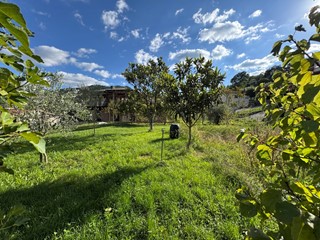 Casa Indipendente in Vendita a Vernio, zona Mercatale, 310'000€, 360 m², con Box