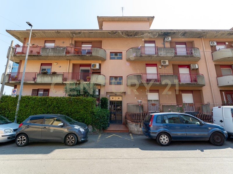 Appartamento in Vendita a Aci Catena, 85'000€, 108 m²