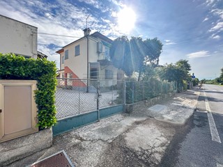 Quadrilocale in Vendita a Santa Maria la Longa, zona Mereto di Capitolo, 69'000€, 86 m², arredato