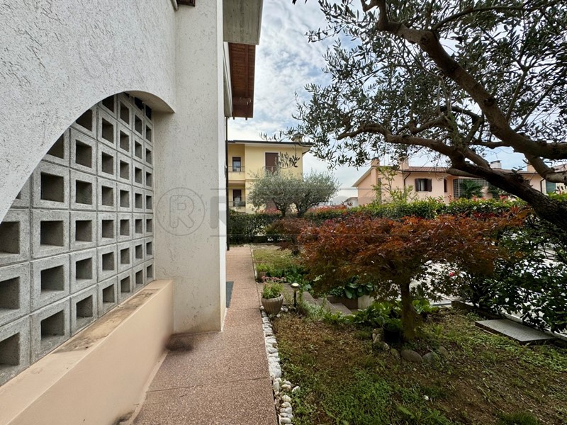 Casa Semi Indipendente in Vendita a Romano d'Ezzelino, 362'000€, 240 m², con Box