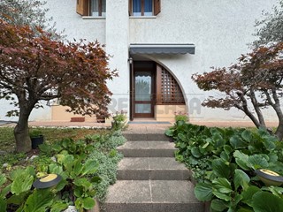 Casa Semi Indipendente in Vendita a Romano d'Ezzelino, 362'000€, 240 m², con Box