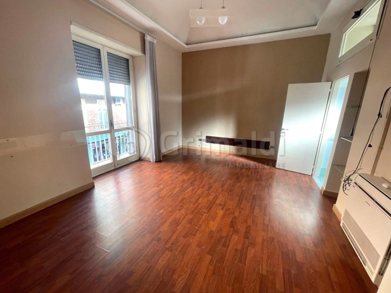 Ufficio in Affitto a Giugliano in Campania, 550€, 70 m²