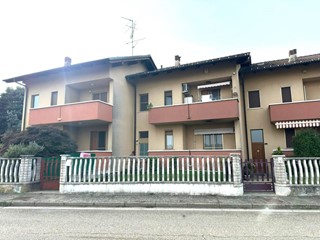 Casa Indipendente in Vendita a Vercelli, 170'000€, 200 m², con Box