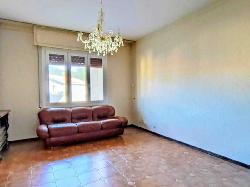 Quadrilocale in Vendita a Arcola, zona Romito Magra, 125'000&euro;, 100 m², con Box