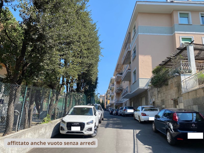Appartamento in Affitto a Genova, zona Albaro, 1'200€, 148 m²