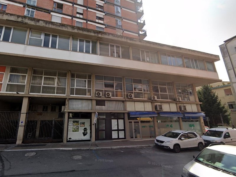 Negozio in Vendita a Massa, 133'030€, 916 m²