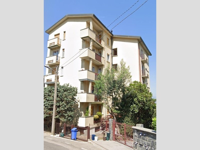 Quadrilocale in Vendita a Besana in Brianza, 33'000€, 96 m², con Box