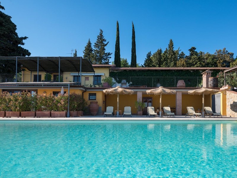 Casale in Vendita a Capraia e Limite, zona Castra, 1'500'000€, 300 m², arredato, con Box