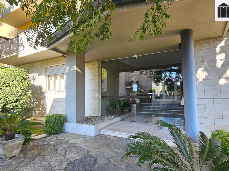 Appartamento in Vendita a Santa Croce sull'Arno, 107'000€, 132 m², con Box