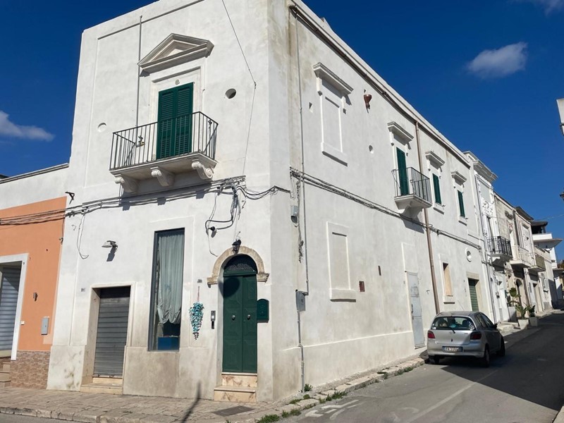 Casa Indipendente in Vendita a Lizzano, 180'000&euro;, 167 m², arredato, con Box