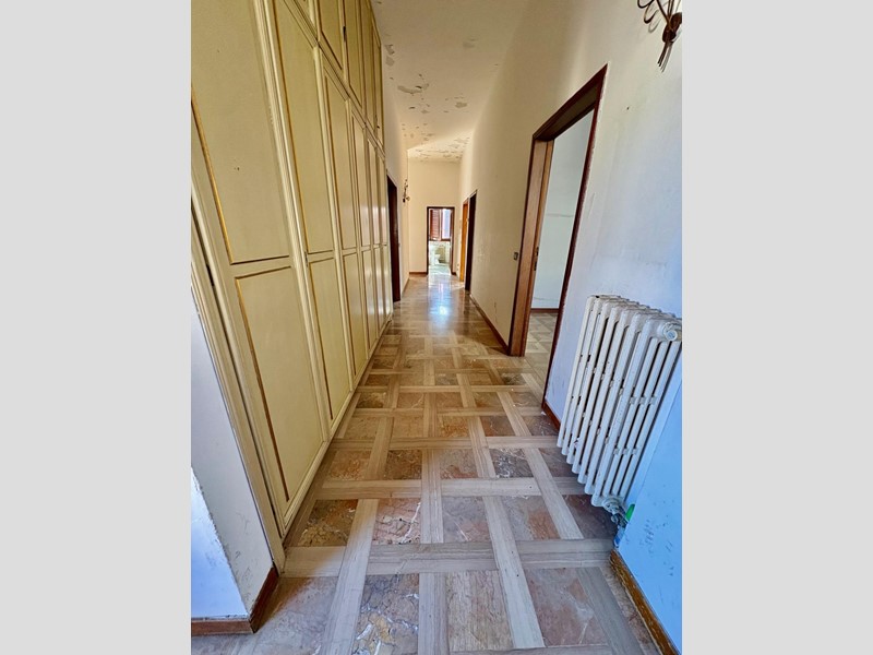 Appartamento in Vendita a Empoli, 260'000€, 190 m², con Box