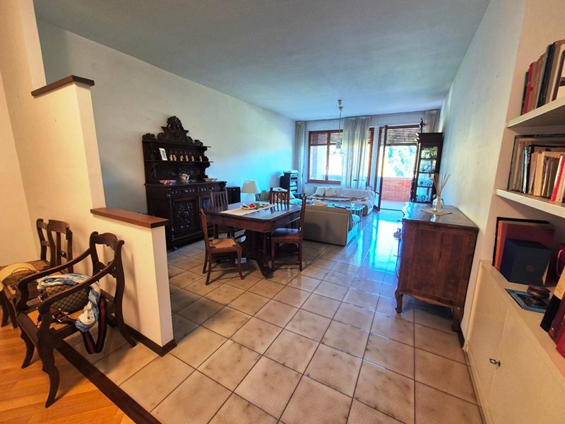 Appartamento in Vendita a Siena, 420'000€, 160 m², arredato, con Box