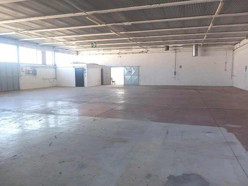 Capannone in Affitto a Casciana Terme Lari, zona Perignano, 2'000€, 900 m²