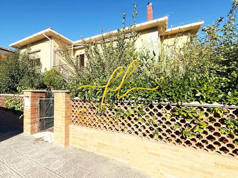 Villa in Vendita a Cecina, 560'000€, 290 m²