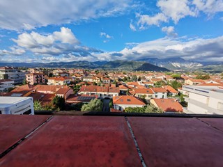 Attico in Vendita a Carrara, zona Marina di Carrara, 690'000€, 190 m², arredato