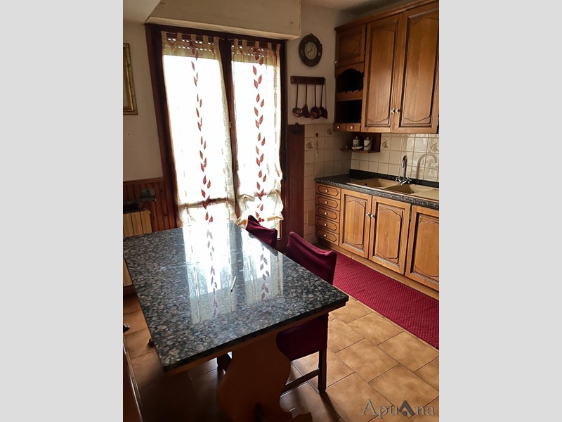 Appartamento in Vendita a Massa, zona Romagnano, 165'000€, 110 m², arredato, con Box