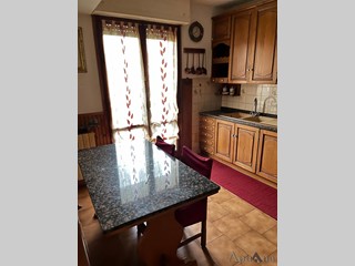 Appartamento in Vendita a Massa, zona Romagnano, 165'000€, 110 m², arredato, con Box