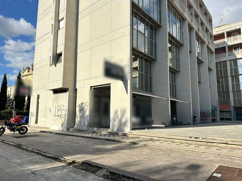 Immobile commerciale in Vendita a Lecce, 250'000€, 163 m²
