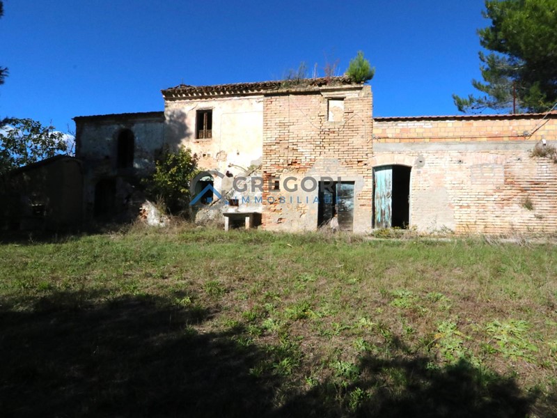 Villa in Vendita a Corropoli, 135'000&euro;, 270 m²