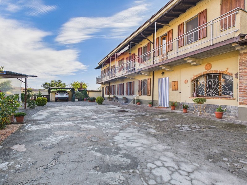 Casa Indipendente in Vendita a Barbianello, 350'000€, 510 m²