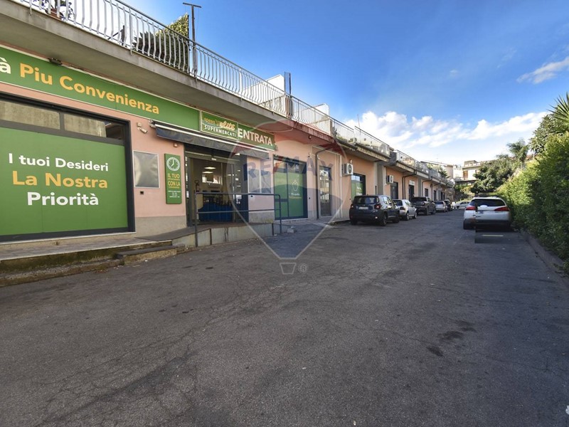Attività commerciale in Vendita a Acireale, 120'000€, 700 m²