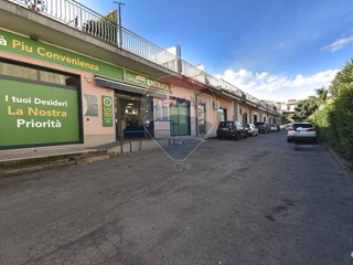 Attività commerciale in Vendita a Acireale, 120'000€, 700 m²
