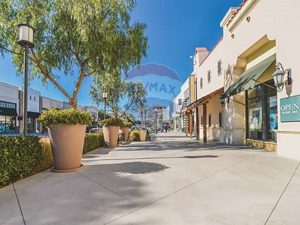 Attività commerciale in Vendita a Arezzo, 290'000&euro;, 200 m²