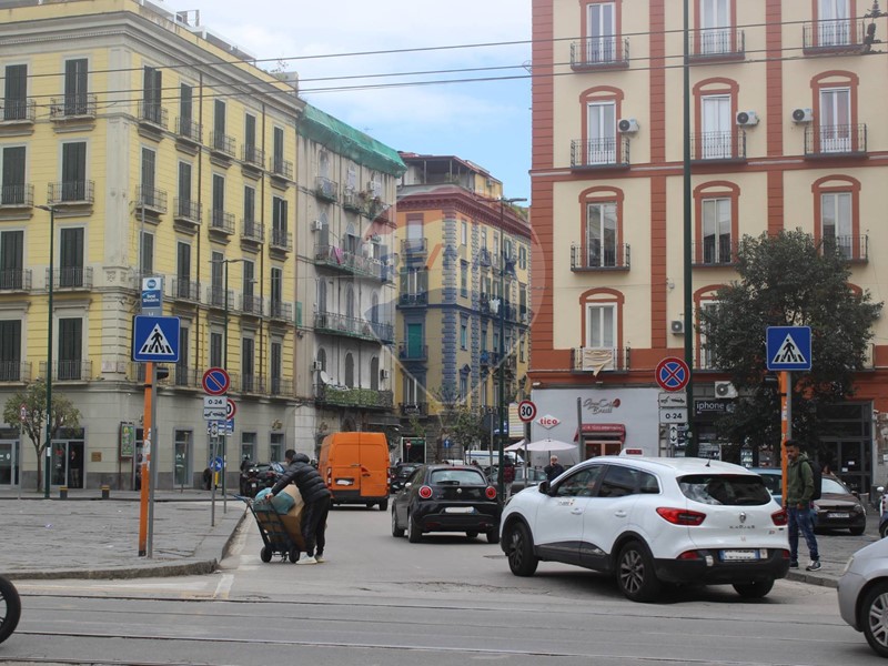 Immobile commerciale in Vendita a Napoli, 45'000€, 62 m²