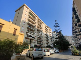 Appartamento in Vendita a Palermo, 156'000€, 153 m²