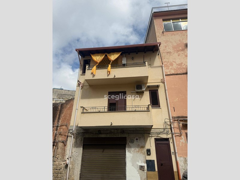 Trilocale in Vendita a Carini, 46'000€, 82 m²
