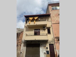 Trilocale in Vendita a Carini, 46'000€, 82 m²