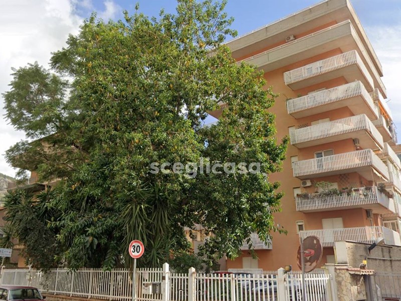 Trilocale in Affitto a Palermo, 800€, 92 m²