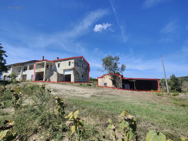 Rustico in Vendita a Acquaviva Picena, 125'000€, 341 m²