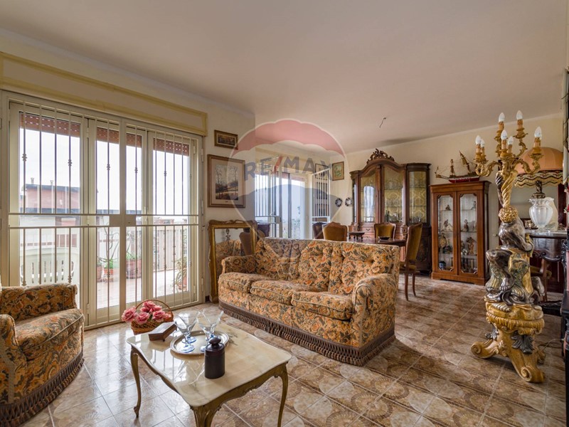 Appartamento in Vendita a Palermo, 255'000€, 167 m²