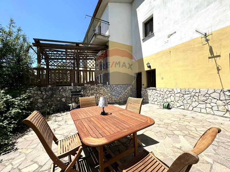 Trilocale in Vendita a Rocchetta a Volturno, 43'000€, 55 m²