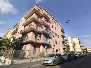 Appartamento in Vendita a Catania, 260'000&euro;, 195 m²