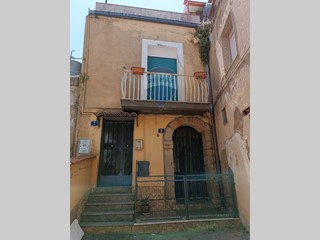 Casa Indipendente in Vendita a Caltagirone, 32'000€, 90 m²