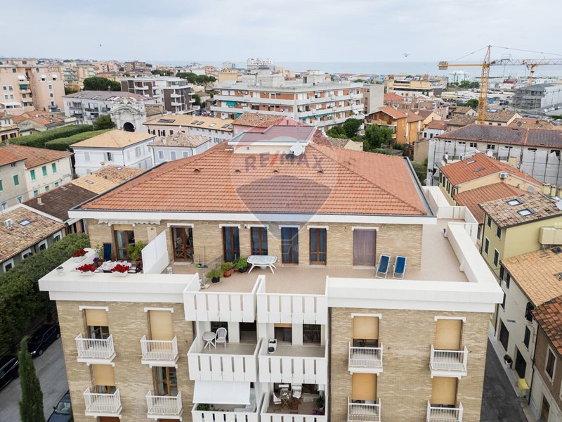 Appartamento in Vendita a Senigallia, 840'000€, 198 m², con Box