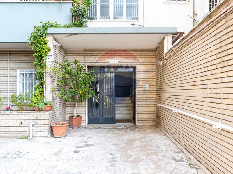 Bilocale in Vendita a Napoli, 295'000€, 55 m²