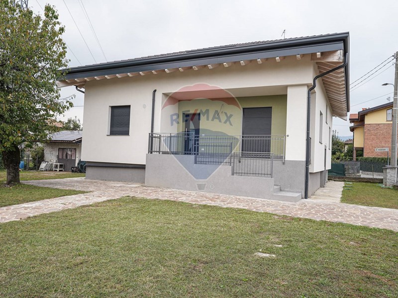 Villa in Vendita a Ponte San Pietro, 580'000€, 247 m²