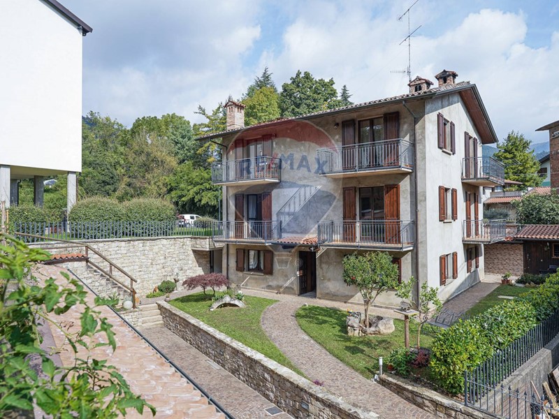 Casa Semi Indipendente in Vendita a Ranica, 660'000€, 460 m²