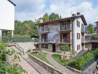 Casa Semi Indipendente in Vendita a Ranica, 660'000€, 460 m²