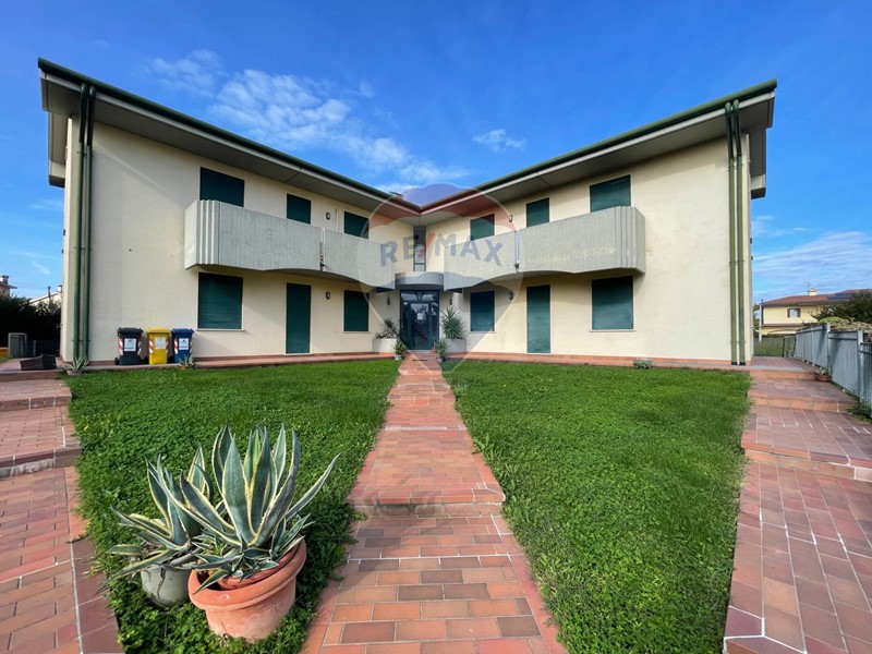 Quadrilocale in Affitto a San Pietro in Gu, 1'100€, 93 m²