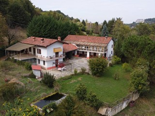 Casa Indipendente in Vendita a Mondovì, 158'000€, 220 m², con Box