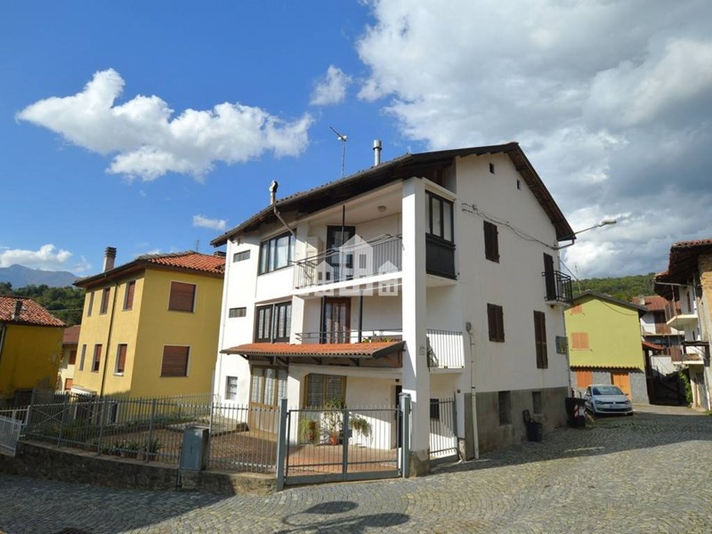 Casa Semi Indipendente in Vendita a Val di Chy, 45'000€, 107 m²