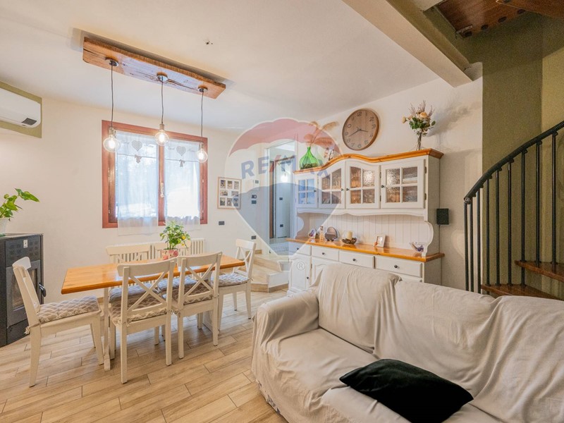 Casa Semi Indipendente in Vendita a Campegine, 179'000€, 121 m²