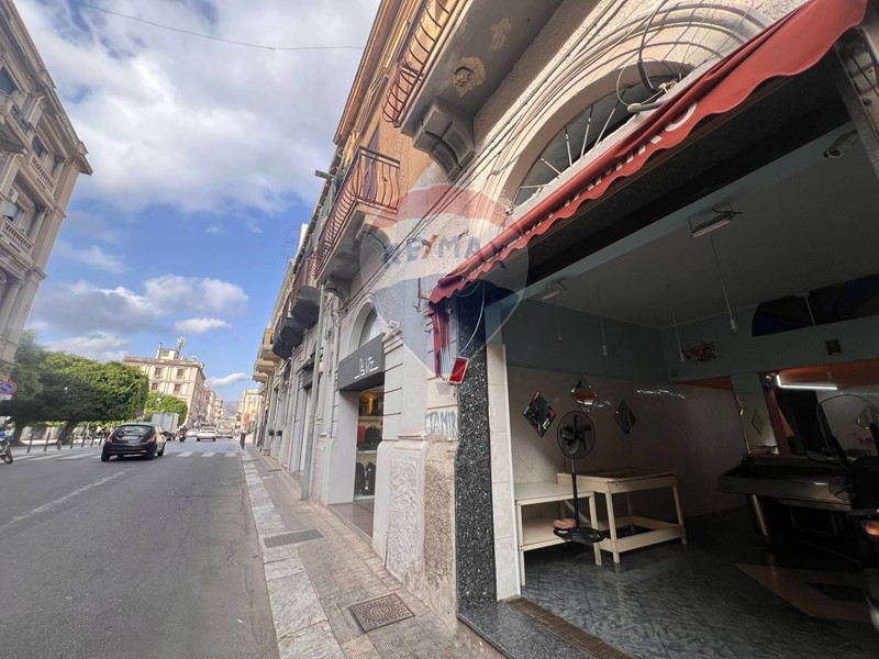 Immobile commerciale in Vendita a Reggio Calabria, 220'000€, 66 m²